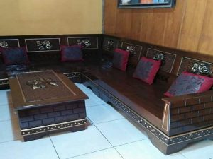 Kursi Sudut Ruang Tamu Kayu Jati Elegan dan Mewah (jeparastore.com)